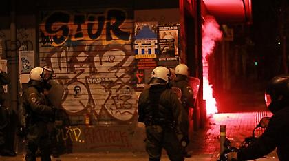 Επίθεση με μολότοφ και πέτρες εναντίον διμοιρίας των ΜΑΤ