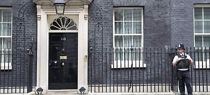 Daily Mail: Ο Κάμερον έκλαψε μετά από την παραίτησή του