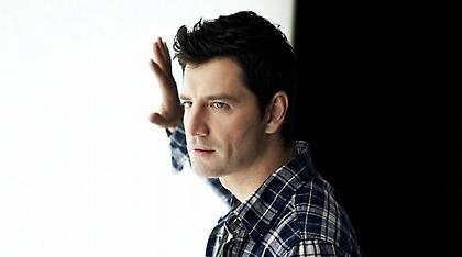 Σάκης Ρουβάς: «Θα ρωτούσα τον Αλέξη Τσίπρα αν έχει υπαρξιακή συνείδηση»