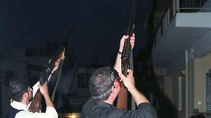 Ηράκλειο: Του ήρθε... μπαλωθιά ενώ καθόταν στην αυλή του σπιτιού του