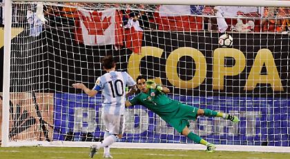 Το πέναλτι του Μέσι έφτασε στο διάστημα (σκίτσο)