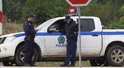 Κινηματογραφική ληστεία: Τους φίμωσαν, άρπαξαν 120.000 ευρώ και έριξαν το αυτοκίνητό τους σε γκρεμό