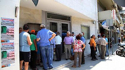 Η «μαύρη» επέτειος των capital controls: Πώς χάθηκαν 100 δισ. ευρώ σε ένα χρόνο