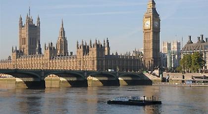 «Ύποπτο όχημα» κοντά στη βρετανική Βουλή – κλειστή η Γέφυρα του Γουέστμινιστερ