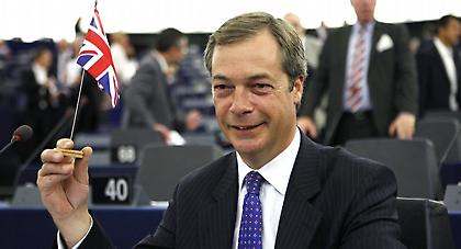 Προκλητικός ο Φάρατζ στο Ευρωπαϊκό Κοινοβούλιο: Κανένας από εσάς δεν έχει δουλέψει στην ζωή του