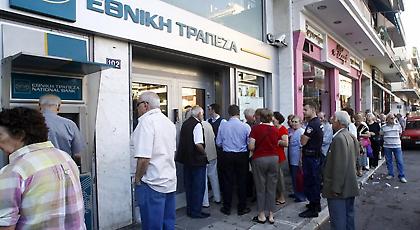 Ζώντας επί ένα χρόνο με τα «απαγορεύεται» των capital controls