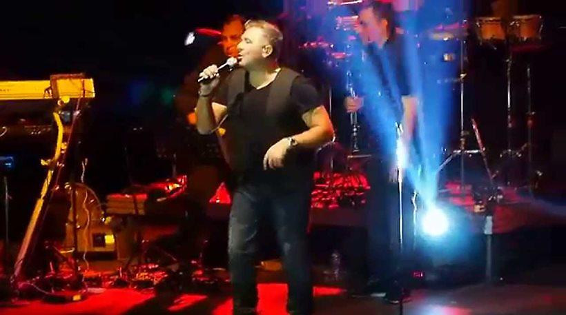 Ρέμος σε συναυλία στις Σέρρες: «Τόσο κόσμο μόνο ο Κωνσταντίνος Καραμανλής μάζευε» (video)