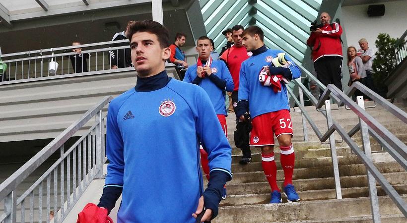 Η είσοδος και το ζέσταμα του Ολυμπιακού πριν το φιλικό (video)