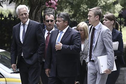 «Μη μ'αγγίζεις βρωμιάρη Ελληνα!»-Επίθεση Γερμανού μέσα στο Μέγαρο Μαξίμου