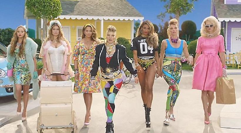 To video clip με το... MILF-oxωριό (video)