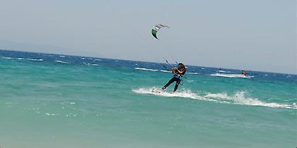 Στη Βόρεια Εύβοια θα μάθεις να πετάς στη… θάλασσα με δασκάλα «αστέρι»