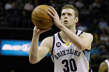 Ενίσχυση με Λιούερ για Πίστονς