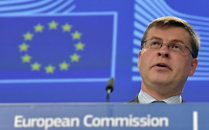 Ντομπρόβσκις: Ίσως παγώσουν τα διαρθρωτικά κεφάλαια για την Ισπανία και την Πορτογαλία