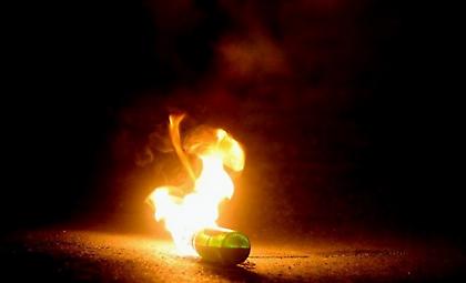 Επιθέσεις με μολότοφ και φωτοβολίδες σε διμοιρίες των ΜΑΤ