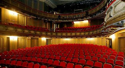 Μοιράζουν εκατομμύρια: Έκτακτες επιχορηγήσεις σε Εθνικό και Κέντρο Κινηματογράφου