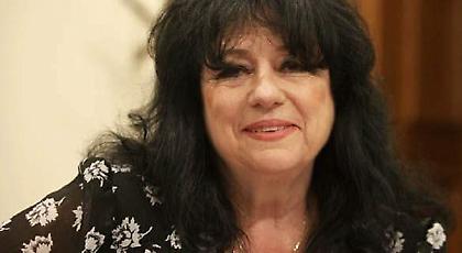 Η Βαγενά υποσχέθηκε να δίνει το μισό της μισθό σε χαμηλοσυνταξιούχους