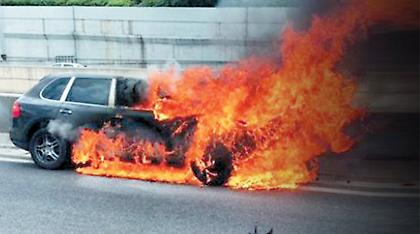 Υπόθεση Μαυρίκου: Τρύπα στο πάτωμα και την εξάτμιση της Porsche