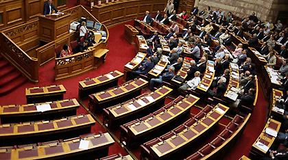 Εκλογικός νόμος: Ψηλά ο πήχης, χαμηλά οι ψήφοι