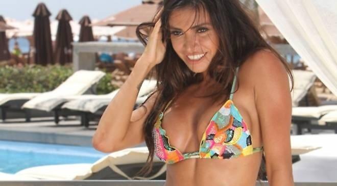 Έτοιμη να βάλει... φωτιά στην παραλία η Όλγα Φαρμάκη