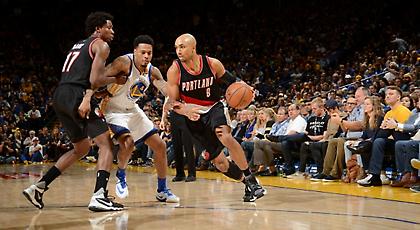 Στους Σίξερς ο Χέντερσον