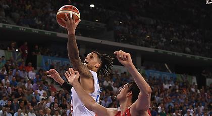 Νίκη με σούπερ Χάκετ και βλέπει... τελικό η Ιταλία