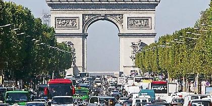 Εκτός Παρισιού τα παλαιά, ρυπογόνα αυτοκίνητα