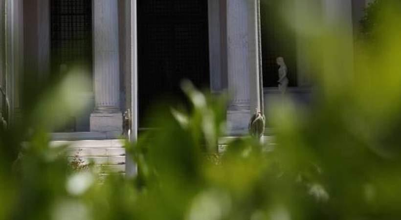 Μαξίμου: Ολα ανοιχτά για ανασχηματισμό και περισσότερες τηλεοπτικές άδειες