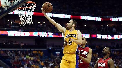 Ανανέωσε με Λέικερς ο Χουέρτας