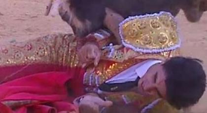 Ταυρομάχος τραυματίστηκε θανάσιμα από ταύρο! (video)