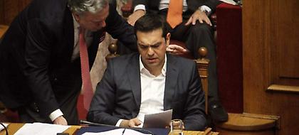 «Φωτιά» στα εργασιακά βάζουν οι δανειστές-Τι ζητούν για μισθούς, απολύσεις