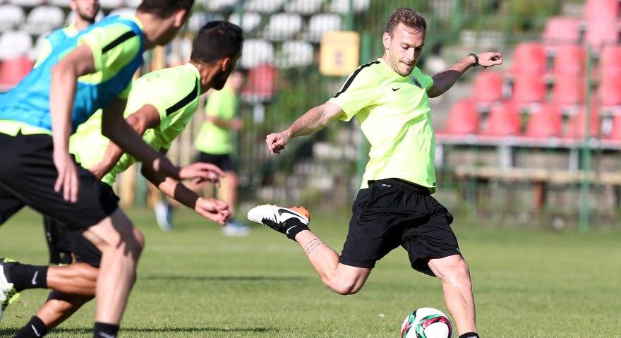 Ο ΣΠΟΡ FM με την ΑΕΚ στην Πολωνία: Μπακάκης ακριβείας και Αραβίδης νικητής