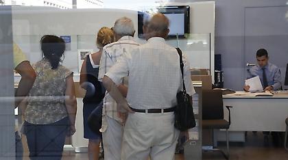 Έκοψαν και το μέρισμα των 1,5 ευρώ την ημέρα από τις χήρες