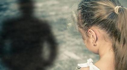 Προφυλακίστηκε ο γιατρός που ασελγούσε στην ανήλικη κόρη του - Τι δηλώνει η μητέρα του