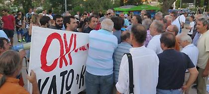 Ενταση στην ομιλία Πολάκη στη Νέα Σμύρνη – Διαδηλωτές διέκοψαν την εκδήλωση (video)