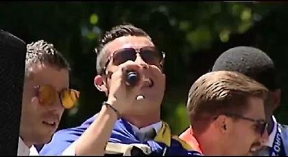 Ρονάλντο, πρώτος και στο τραγούδι (video)