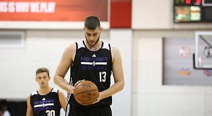 «Προσπαθεί να προσαρμοστεί ο Παπαγιάννης»