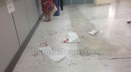 Έβγαλε τον σουγιά και έκοψε τις φλέβες του μέσα στα γραφεία του ΟΑΕΕ