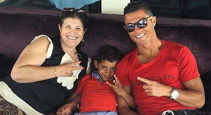 ΘΕΜΑ: Ο άγνωστος Κριστιάνο και η συγκλονιστική αφιέρωση στους πρόσφυγες!