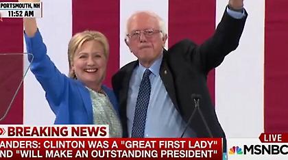 O Μπέρνι Σάντερς και επίσημα στο πλευρό της Χίλαρι Κλίντον