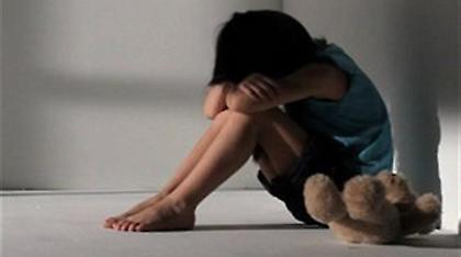 Απίστευτη φρίκη: Πατέρας βίαζε μαζί με τον σύντροφό του τον ανήλικο γιο του