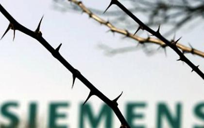 «Πόλεμος» και πινγκ-πονγκ ευθυνών για τη Siemens