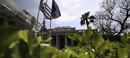 Εκλογικός νόμος: Ελιγμοί Μαξίμου για να μαζέψει τους «200»