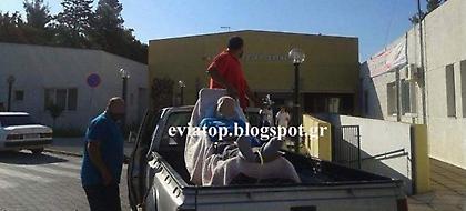 Εικόνα ντροπής: Μετέφεραν ασθενή στο Κέντρο Υγείας επάνω στην καρότσα αγροτικού