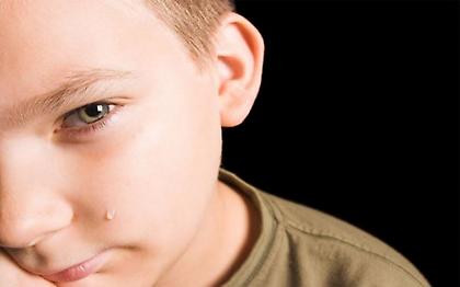 Ελεύθερος ο πατέρας, στη φυλακή ο σύντροφος για τον βιασμό του 12χρονου