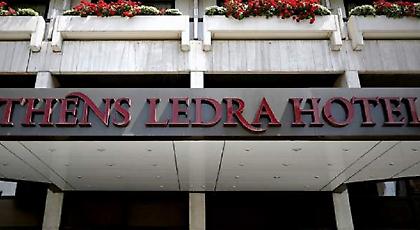 Ένταση και προπηλακισμοί στον πλειστηριασμό του Athens Ledra -Ακυρώθηκε λόγω εισβολής του ΕΠΑΜ