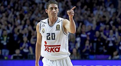 Ντροπιαστική φωτογραφία: Ο Κάρολ και η γυναίκα του… καμαρώνουν που σκότωσαν μια ζέβρα (pic)