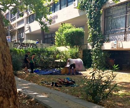Κατασκήνωσαν κανονικά στο ΑΠΘ -Σκηνές και τροχόσπιτα παντού
