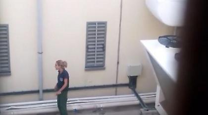 Σάλος με την Κύπρια αστυνομικό που φωνάζει σε αλλοδαπό «γ… τον Αλλάχ σου, «γ… τη μάνα σου» (video)