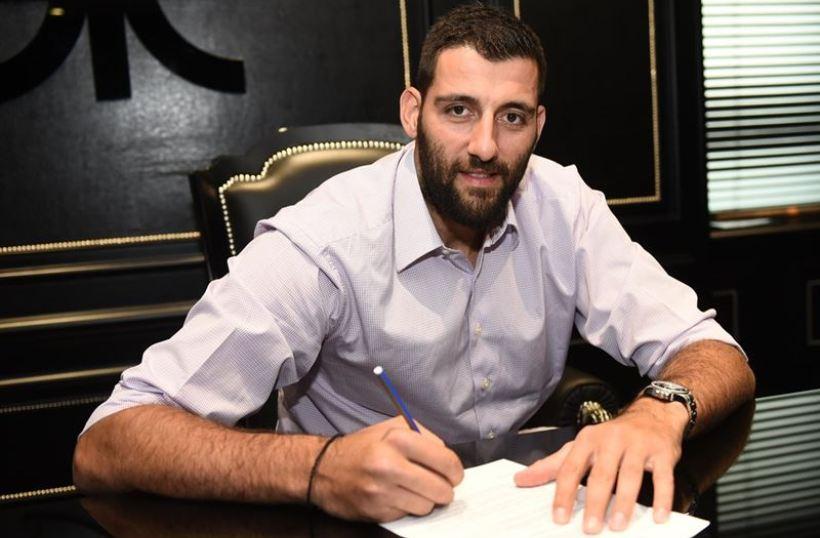 Το λουκ του... τουρίστα Μπουρούση (pic)