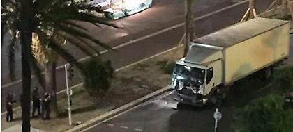 Μακελειό στη Γαλλία: Στους 73 οι νεκροί (video)